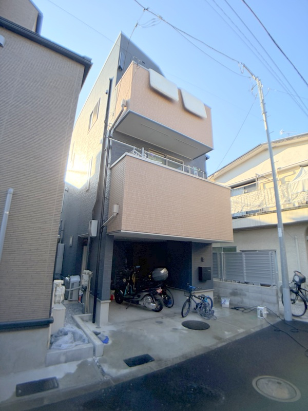 中央３　戸建の外観|☆学校・スーパー等生活施設が徒歩10分圏内
☆設備面も充実した戸建