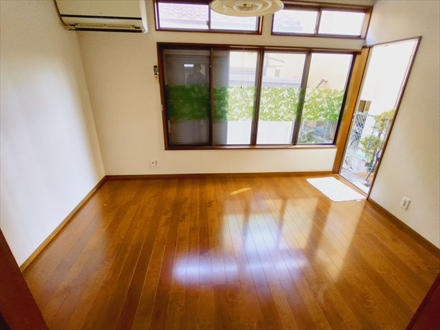 【居間・リビング】 | ふじみ野市大原１丁目 | ご家族が集まる日当たりの良い空間です