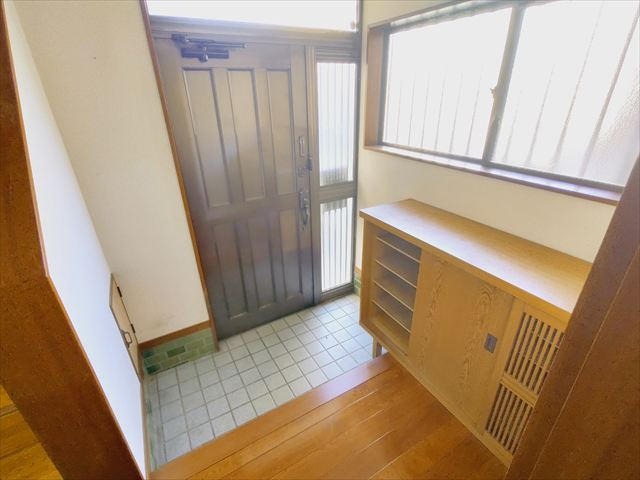 【玄関】 | ふじみ野市大原１丁目 | 明るく広い玄関です