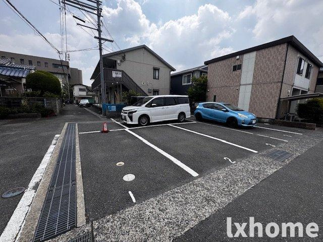 アップルハウスの駐車場|駐車場があるので、車を買う予定の方も安心です