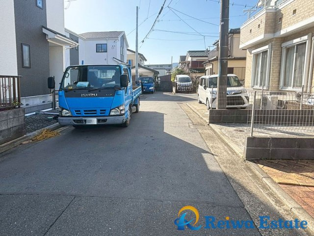 新築戸建　茅ヶ崎市香川4丁目の前面道路含む現地写真