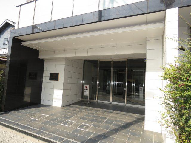 パレステージ本川越のエントランス