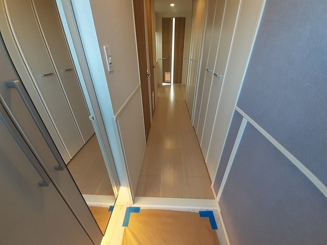 スカイネッツ百合丘の玄関