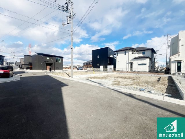 加古川市加古川町稲屋　第13期　新築一戸建ての前面道路含む現地写真|周辺は落ち着いた街並みの住宅地！子育てがしやすい住環境です！まだ未完成ですが、現地でしかわからない事もございます。是非一度ご覧ください。