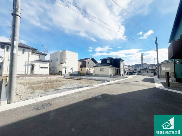加古川市加古川町稲屋　第13期　新築一戸建ての前面道路含む現地写真|周辺は落ち着いた街並みの住宅地！子育てがしやすい住環境です！まだ未完成ですが、現地でしかわからない事もございます。是非一度ご覧ください。