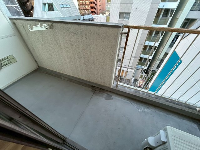 大阪市西区立売堀５丁目の賃貸マンションのバルコニー