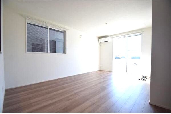 天白区焼山二丁目戸建賃貸Ａの居間・リビング