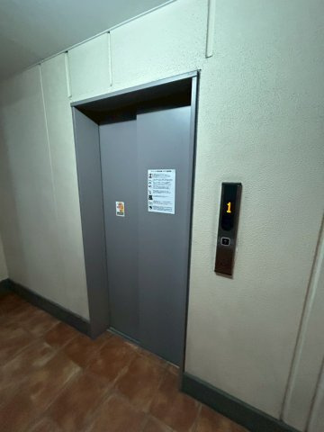 大阪市西区立売堀３丁目の賃貸マンションの玄関