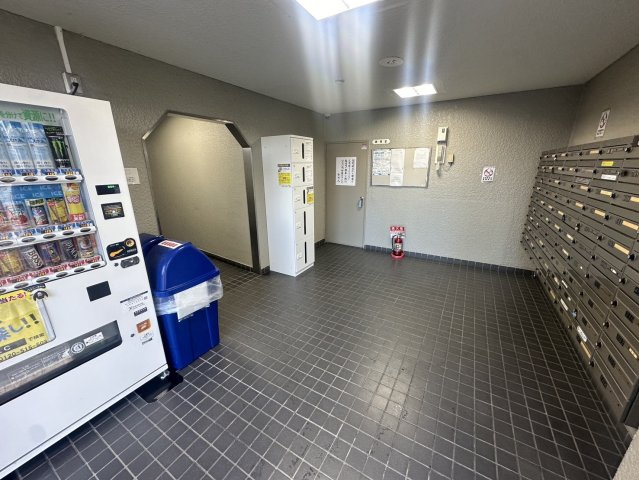 【ロビー】 | 777ハイツ