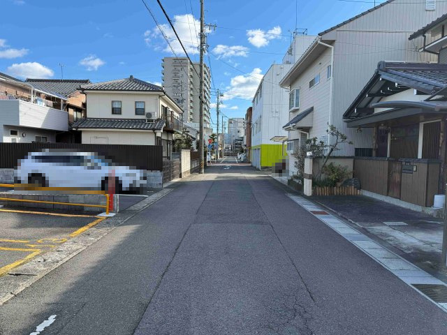６６３７９　岐阜市加納伏見町土地の前面道路含む現地写真