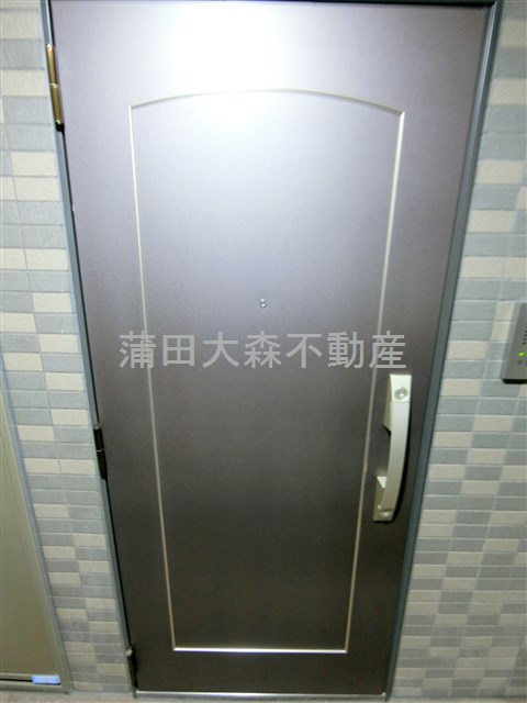 ルーブル東蒲田六番館の玄関