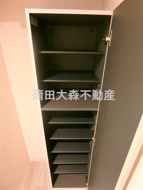 M-1 Tokyo 西糀谷3の収納|玄関収納