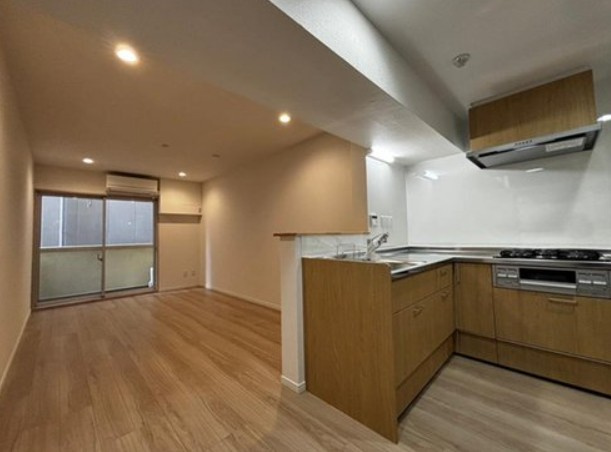 【居間・リビング】 | サンパレス本町 | 光と風があふれる開放的なリビングダイニングには自然と家族みんなが集まってきます。