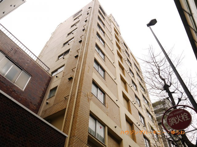 【外観】 | サンパレス本町 | 穏やかな風と陽光を導き、プライバシーに配慮された設計プランを採用し、居住性を一段と心地よいものにしています。