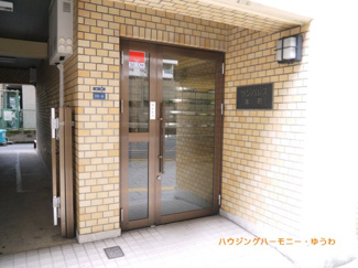 【エントランス】 | 住まいの顔にふさわしい落ち着いた迎賓空間