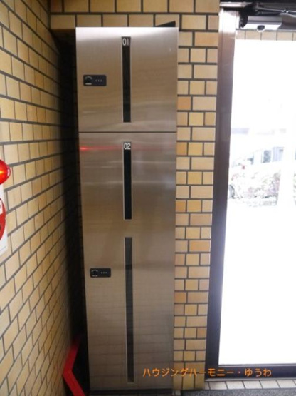 【その他共用部分】 | サンパレス本町 | 不在時にも安心！宅配ボックスがあります！