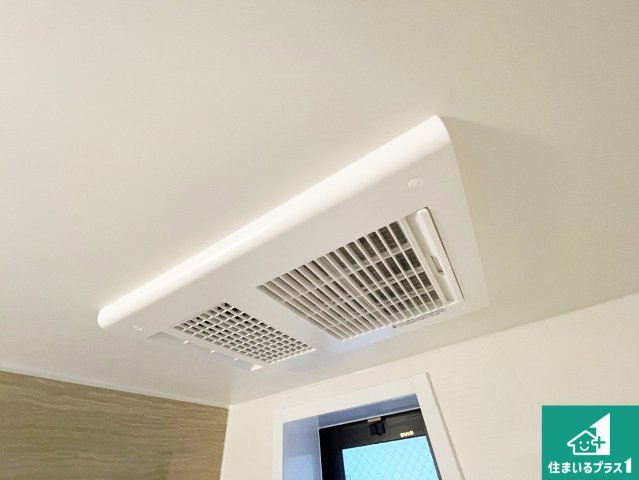 西宮市今津野田町　中古一戸建ての冷暖房・空調設備|四季を通して快適なバスライフをお手伝いする浴室暖房乾燥機！浴室の乾燥・暖房・涼風・換気はもちろん、２４時間換気にも対応！