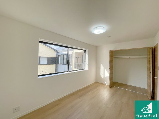 西宮市今津野田町　中古一戸建ての洋室|シンプルな洋室は、自分好みのインテリアが楽しめます♪ご家族とインテリアや家具を選びに行くのは新築購入時の醍醐味の一つです。ぜひお楽しみください♪