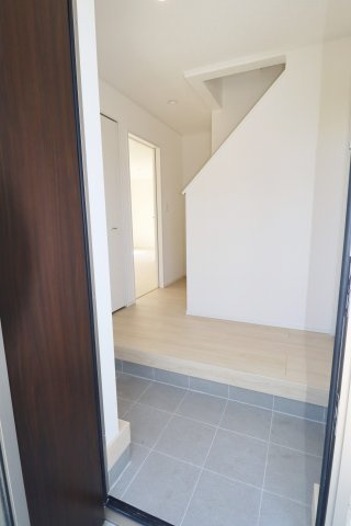 郡山市富田町大徳南第21　　　2号棟　　小山田小学校、郡山第6中学区の玄関