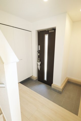 郡山市富田町大徳南第21　　　2号棟　　小山田小学校、郡山第6中学区の玄関