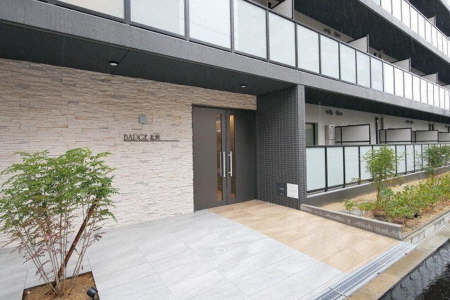 ＬＩＶＩＡＺ　ＯＳＡＫＡ　ＥＡＳＴのエントランス