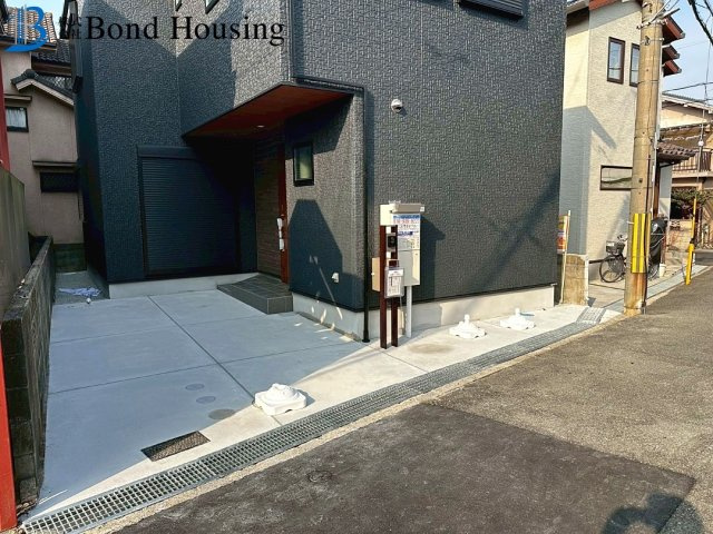 全居室収納あり・広々4LDK　魚住町清水　限定1棟の前面道路含む現地写真