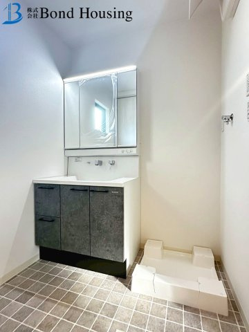 全居室収納あり・広々4LDK　魚住町清水　限定1棟の独立洗面台