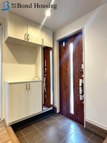 全居室収納あり・広々4LDK　魚住町清水　限定1棟の玄関