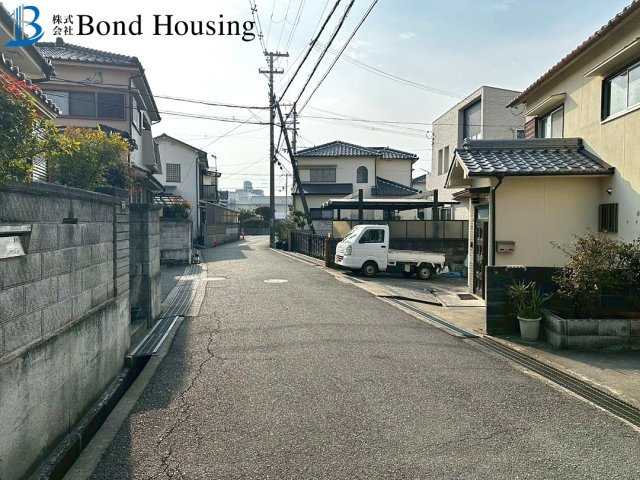 全居室収納あり・広々4LDK　魚住町清水　限定1棟の前面道路含む現地写真