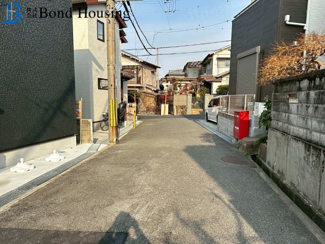 全居室収納あり・広々4LDK　魚住町清水　限定1棟の前面道路含む現地写真