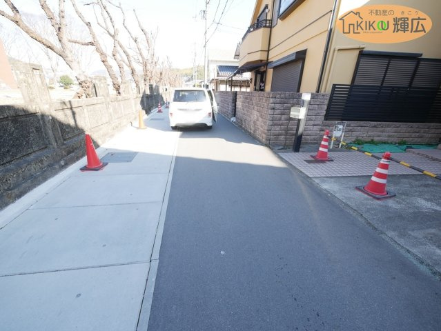 【前面道路含む現地写真】 | 姫路市西八代町　中古戸建
