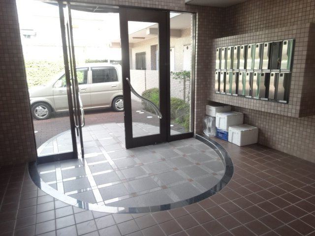 ハイタウン御殿山西のエントランス