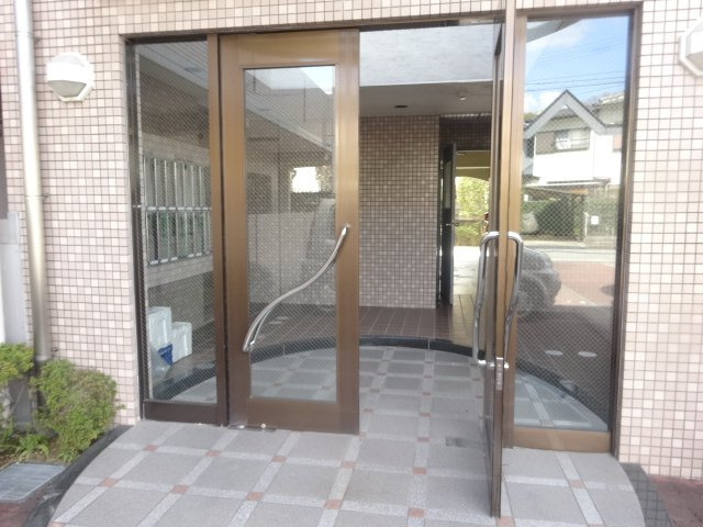 ハイタウン御殿山西のエントランス