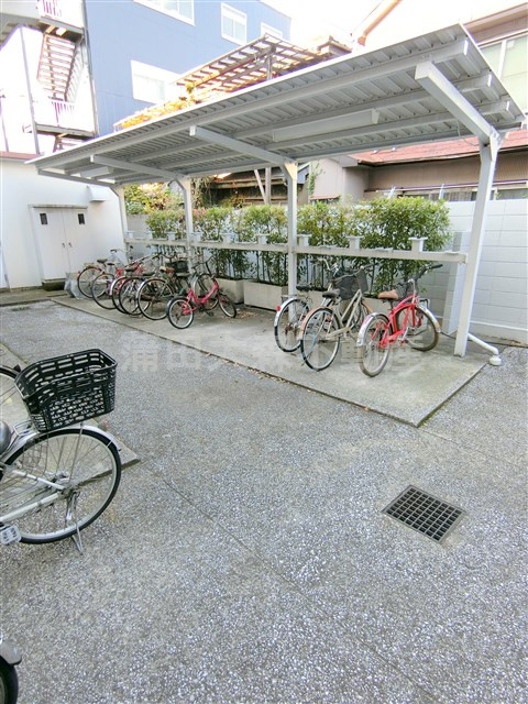 グローリア初穂東糀谷のその他共用部分|屋根付き駐輪場