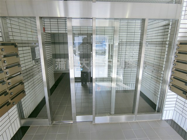 グローリア初穂東糀谷のエントランス