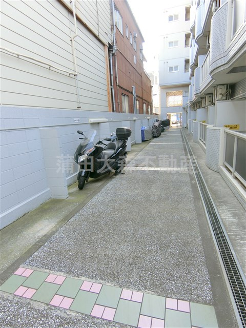 グローリア初穂東糀谷のその他共用部分|バイク置き場