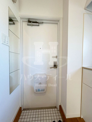 【玄関】 | TOMOS川口元郷 | 収納もある玄関です