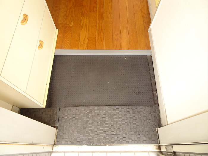 ドルミカワサキの玄関