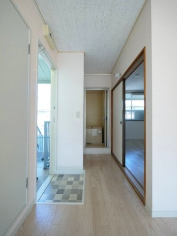 星島コーポＡ棟の玄関|※写真は別の部屋のものです。