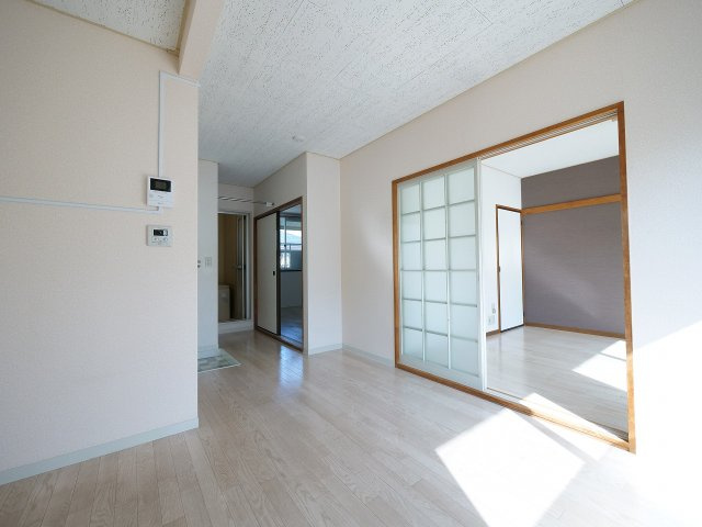 星島コーポＡ棟の居間・リビング|※写真は別の部屋のものです。