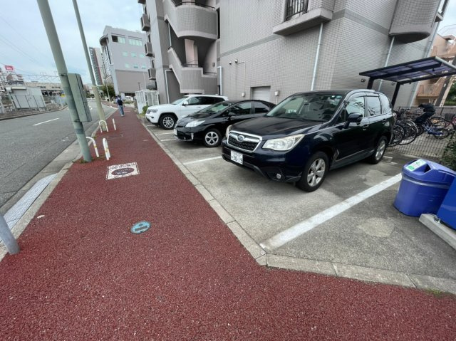 オーズコートの駐車場