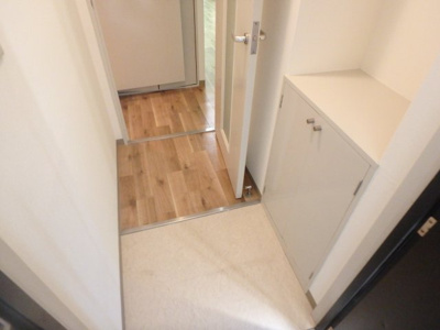 【収納】 | ロイヤルメゾン甲子園口Ⅲ | 明るい玄関です