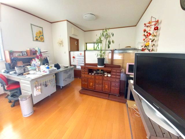 【四倉町にある駐車場広々の作業場兼事務所】の内装|中はこのようになっています