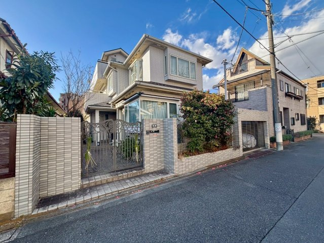 杉並区和田3丁目　中古戸建の前面道路含む現地写真|2026.1.11撮影

現地ご見学希望・資料請求などお気軽にお問い合わせ下さい！
03-5990-5201