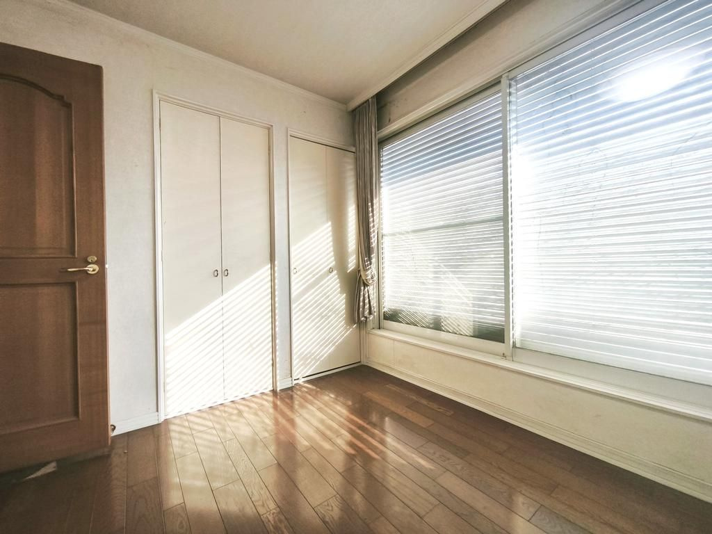 杉並区和田3丁目　中古戸建の洋室|現地ご見学希望・資料請求などお気軽にお問い合わせ下さい！
03-5990-5201