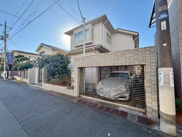 杉並区和田3丁目　中古戸建の前面道路含む現地写真|2026.1.11撮影

現地ご見学希望・資料請求などお気軽にお問い合わせ下さい！
03-5990-5201