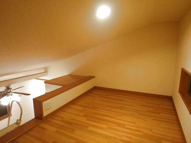 エアプレイス元住吉の内装|ロフトの様子です