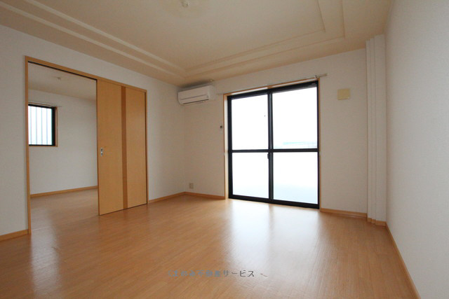 【居間・リビング】 | ル・プランタン | ゆったりとしたリビングです
ル・プランタン　101号室　2022/12/25