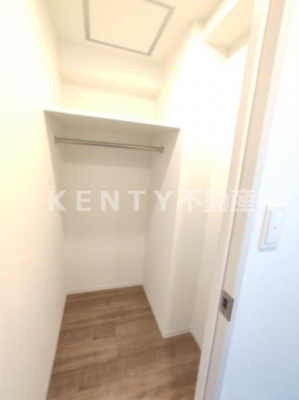 【玄関】 | クリスタルパレス蒲西 | 収納もある玄関です