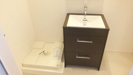 リブリ・千草の洗面所|室内洗濯機置場もあります。